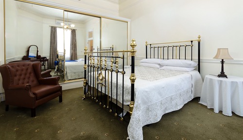 The Apartment, Private Bathroom 