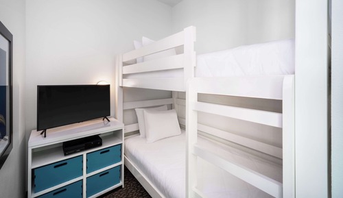 Standard Room, Non Smoking (2 Queen & 2 Single Bunk Beds, No View)
