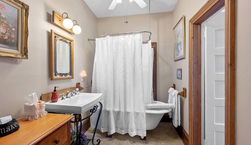 Luxury Suite, Ensuite (The Gabriel & Evangeline )