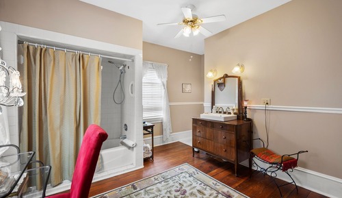 Deluxe Suite, Ensuite (The Gable & Lombard Suite)