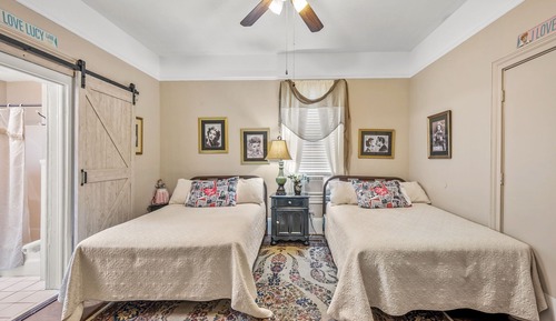 Superior Suite, Ensuite (The Lucy & Ricky Suite)