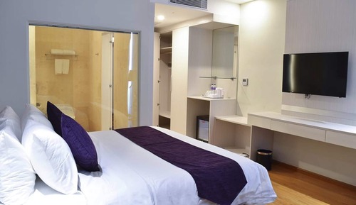 Business Queen Bed Room