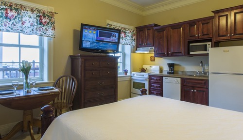 Superior Studio Suite, 1 Queen Bed