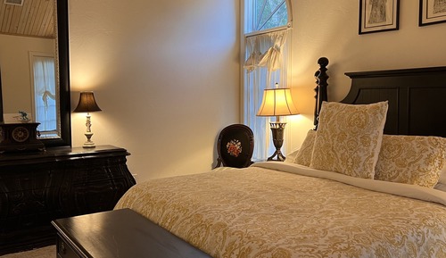 Black Room, Deluxe King Suite, Garden View, Private Bath, Bikes Included