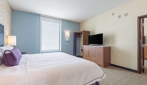 One-Bedroom Suite Hearing Accessible, Non-Smoking