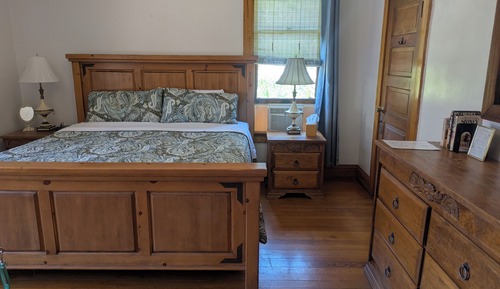 Shared Bath, King Bed, w/ View
