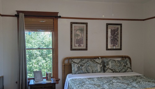 Shared Bath, King Bed, w/ View