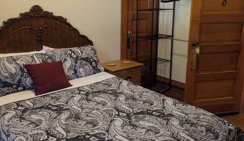 Pet-friendly, Private Bath, Full bed