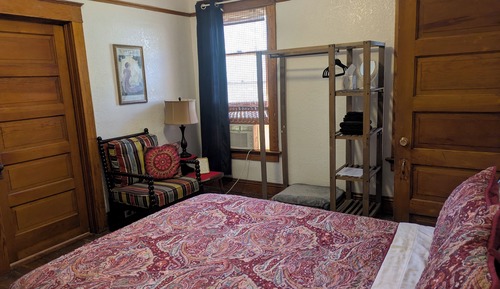 Private Bath, Queen Bed