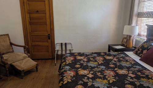 Pet-Friendly, Shared Bath, Queen