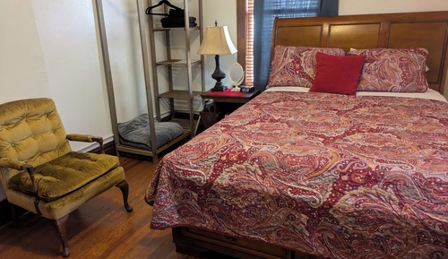 Private Bath, Queen Bed, w/ Tub