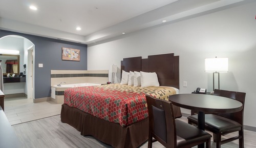 Room, 1 King Bed, Non Smoking, Hot Tub