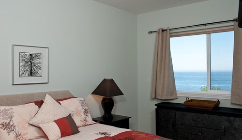 Second Floor Condo, 2 Bedrooms, Kitchen, Ocean View (Snuggle Inn)