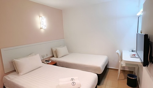 Standard Room, 2 Twin Beds, No Windows