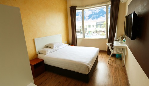 Standard Room, 1 Queen Bed, City View