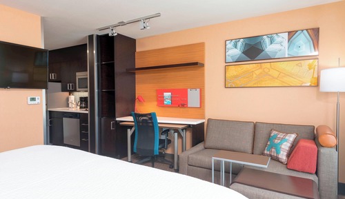 Studio, 1 King Bed with Sofa bed (Mobility Accessible, Tub)