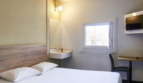 Room (Tandem)