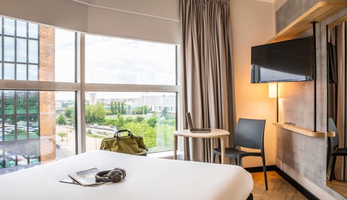 Standard Room, 1 Queen Bed, City View