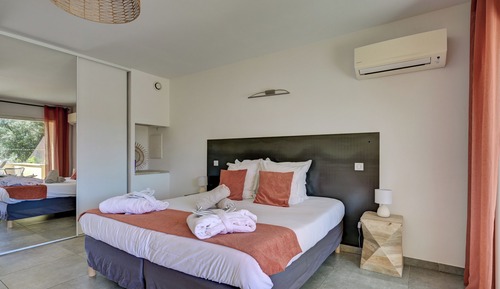 Deluxe Suite, Hot Tub