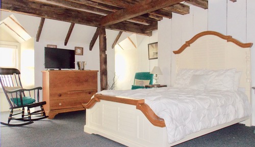 The Captain's House - Queen