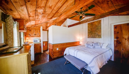 WhiteCrest, 1 Queen Bed, Kitchenette