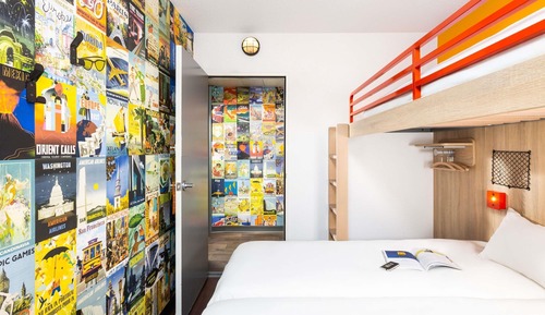 Room, 3 Twin Beds (Break)