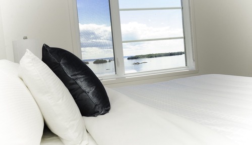 Signature Penthouse, 3 Bedrooms, Lake View