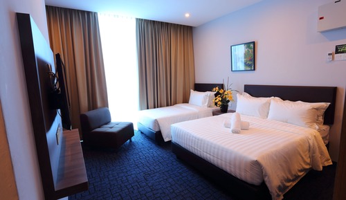 Premier Deluxe Triple Room