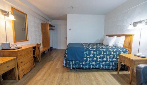 Standard Room, 1 Queen Bed