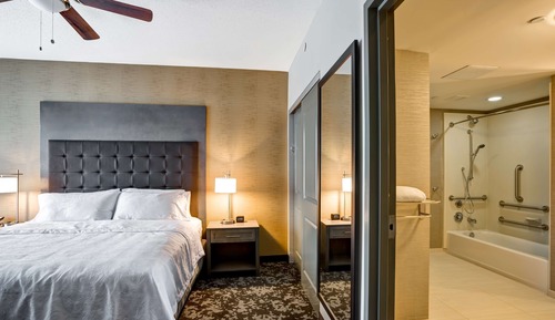 Suite, 1 King Bed, Accessible, Bathtub