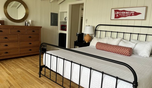 1 ROOM KING CABIN WATERFRONT