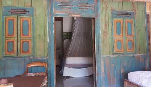 Bungalow, Garden View