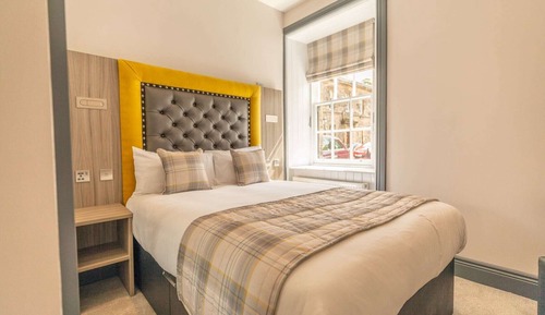 Suite (Courtyard Apartment Suites)