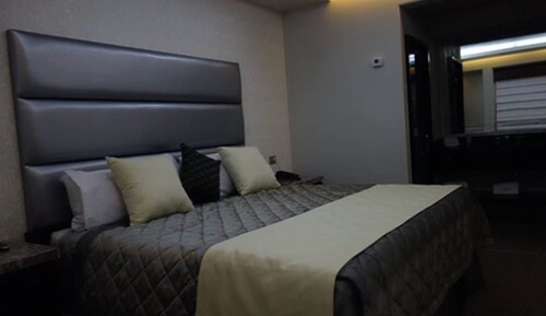 Deluxe Suite, 1 King Bed