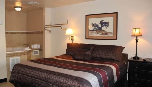 Deluxe Single Room, 1 King Bed, Jetted Tub
