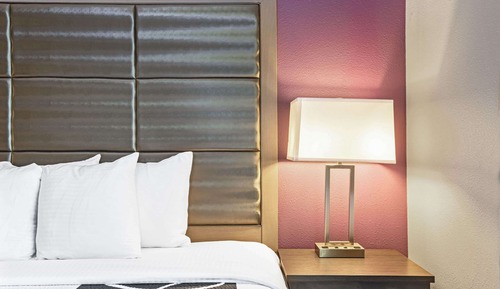 Deluxe Suite, 1 King Bed, Non Smoking
