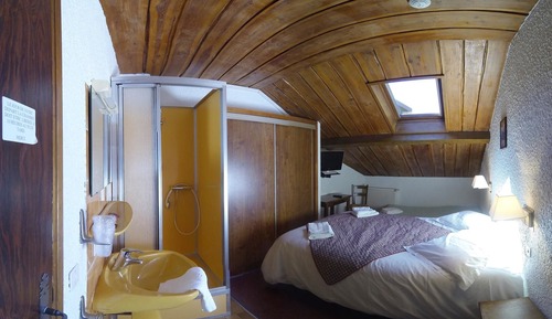 Economy Room (No.5 Shared Toilets)