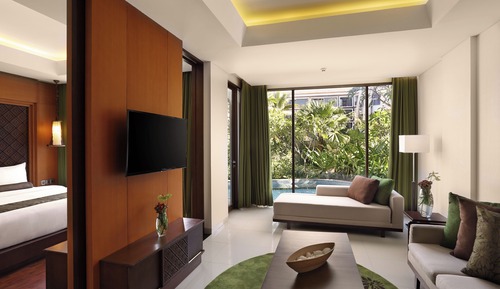 Suite, 1 Queen Bed, Pool Access