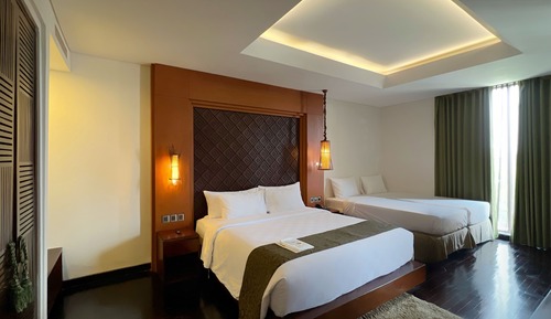 Suite, 1 Queen Bed, City View