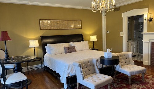 Deluxe Suite, 1 King Bed, 2 Bathrooms (Granger- Founder's Hall)