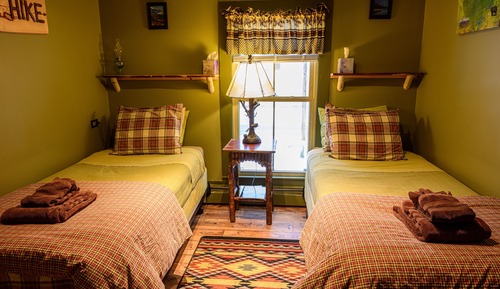 Room, 2 Twin Beds, Shared Bathroom