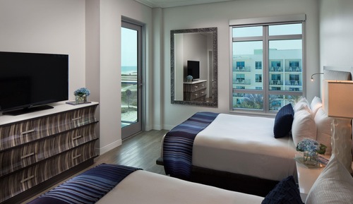 Suite, 1 Bedroom, Roll-in Shower (Two Queens, Gulf View)