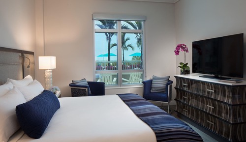 Suite, 2 Bedrooms (King, Standard View)