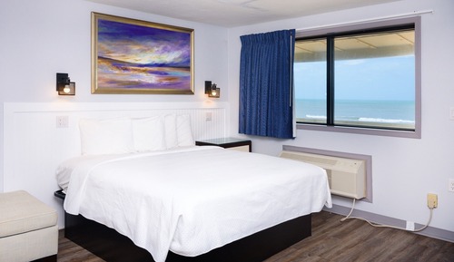 Standard Room, 1 King Bed, Kitchenette, Ocean View (Second Floor)