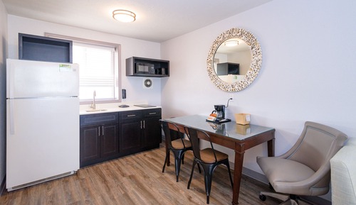 Standard Room, 1 King Bed, Kitchenette, Partial Ocean View (First Floor)