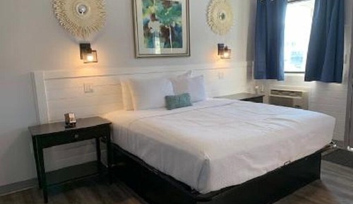 Standard Room, 1 King Bed, Pets Allowed