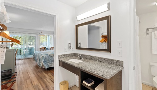 Standard Room, 1 Bedroom, Non Smoking (1st FL Harborfront King, Private Deck)