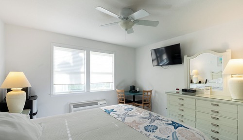 Standard Room, 1 Bedroom, Non Smoking (Handicap Queen, Non-Harborfront)