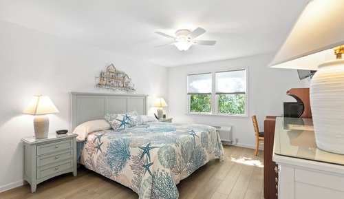 Standard Room, 1 Bedroom, Non Smoking (Handicap King, Non-Harborfront)