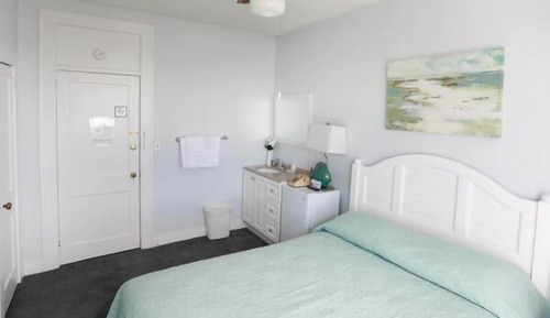 Room, 1 Queen Bed (Coastal View)